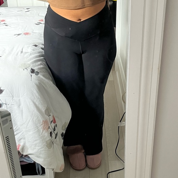 OFFLINE By Aerie Real Me High Waisted Crossover Flare Legging - Picture 2 of 2